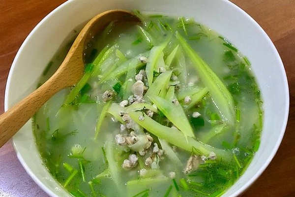 canh bầu nấu hến