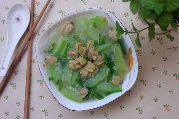 canh bầu nấu ngao