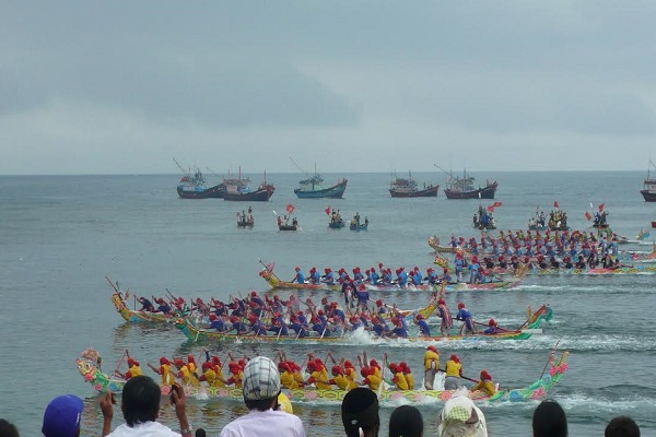 lễ hội đua thuyền lý sơn