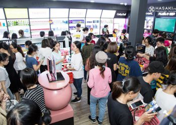 Hasaki chi nhánh 6 đông “kẹt cứng” ngay ngày đầu khai trương