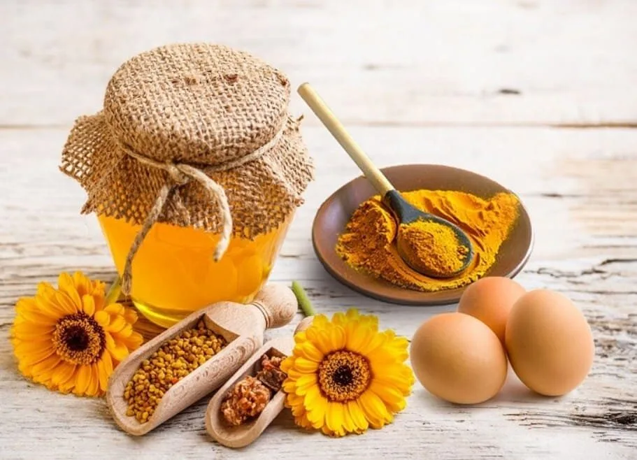 Cách đắp mặt nạ trứng gà nghệ